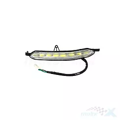 Lampa postojowa prawa w osłonie zbiornika paliwa Junak RSX