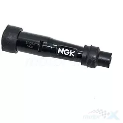 Fajka świecy zapłonowej NGK SB05F, czarna, na gwint 14 mm, M4, 180°
