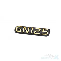 Emblemat GN125 pokrywy bocznej, rozstaw mocowania 82mm, WM Motor, Suzuki GN 125